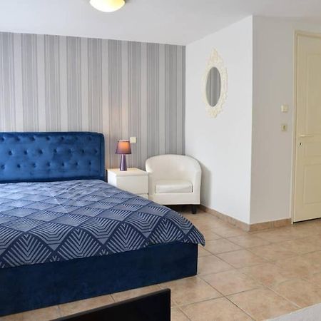 A Modern Bright Studio In The Center Of Kastoria Bagian luar foto