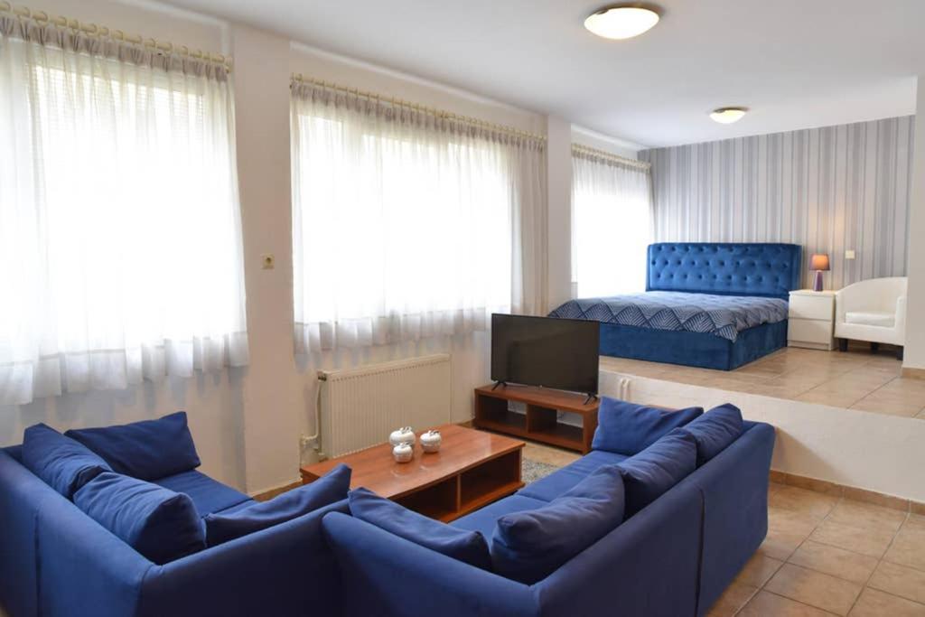 A Modern Bright Studio In The Center Of Kastoria Bagian luar foto