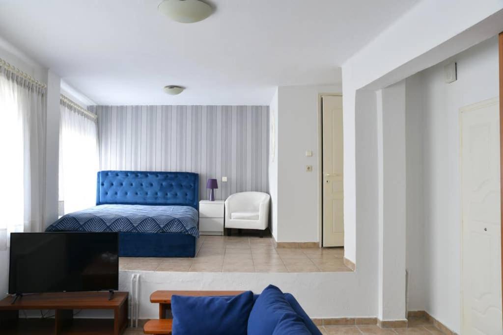 A Modern Bright Studio In The Center Of Kastoria Bagian luar foto