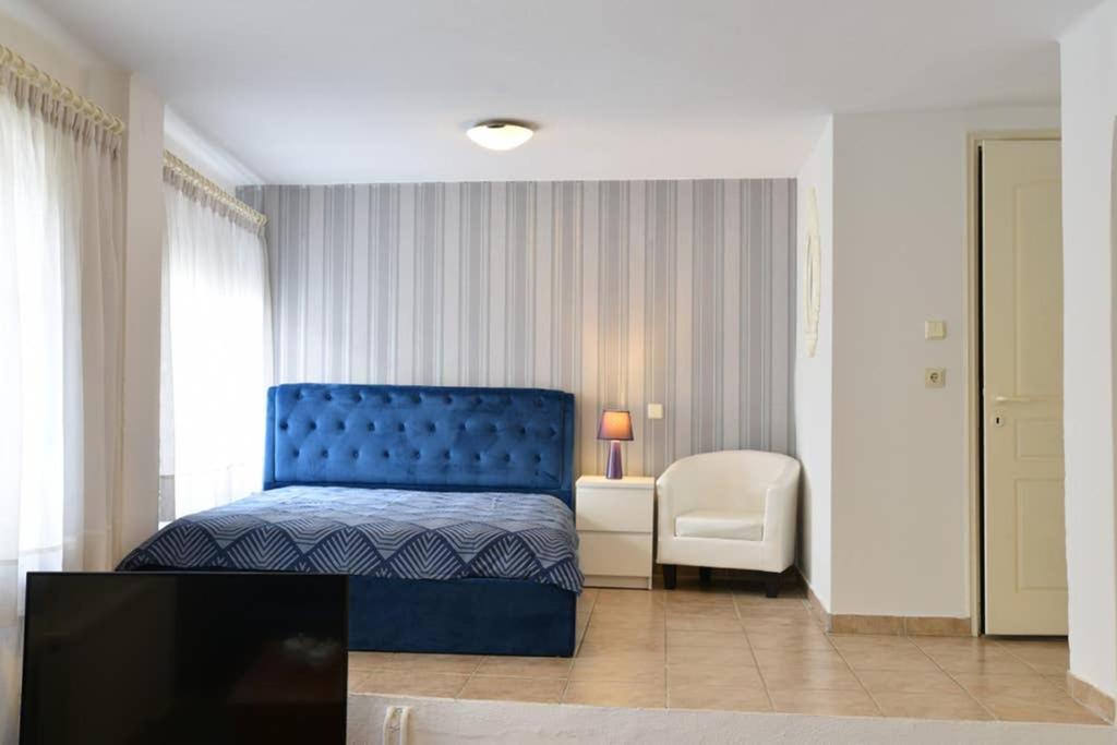A Modern Bright Studio In The Center Of Kastoria Bagian luar foto